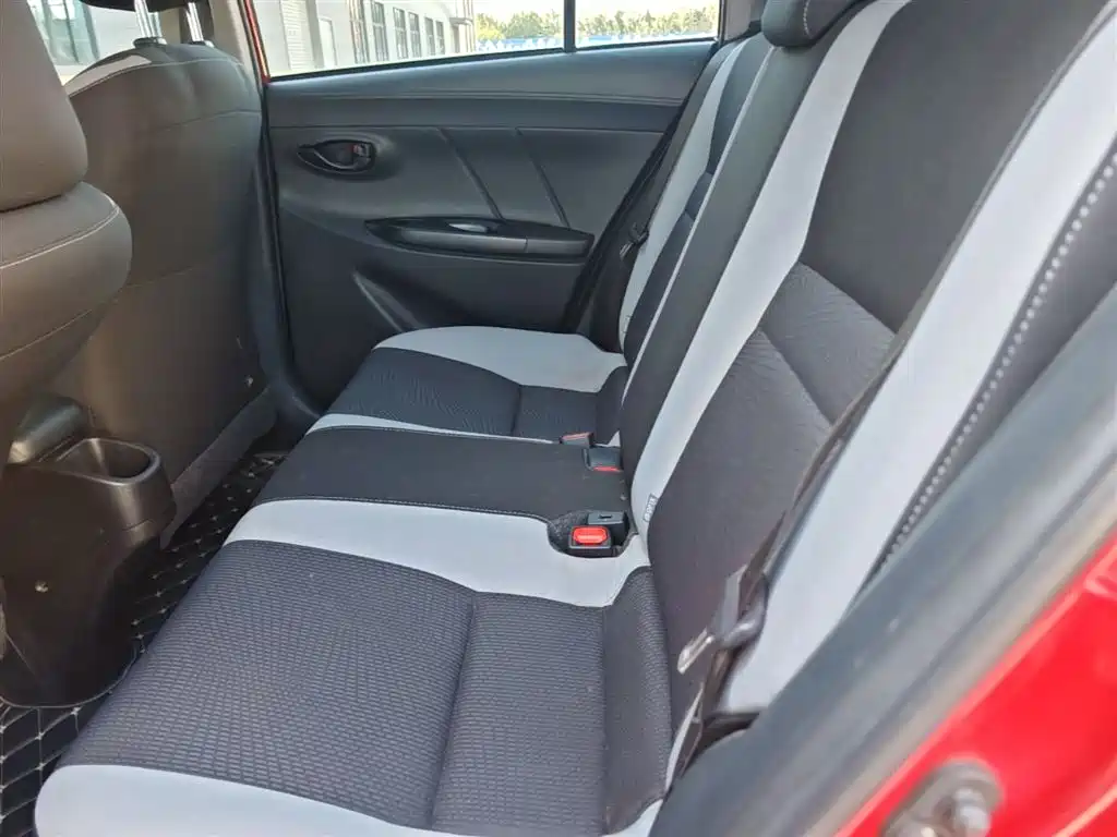 Toyota Yaris L 2020 — фото 17