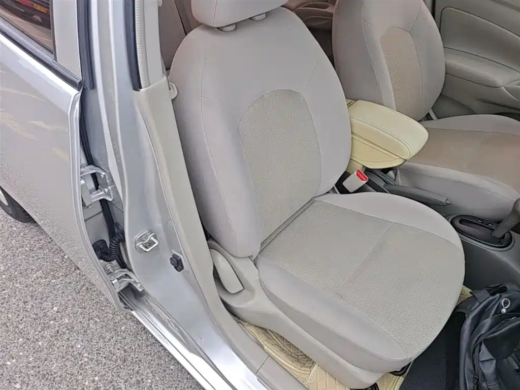 Nissan Sunny 2015 — фото 25