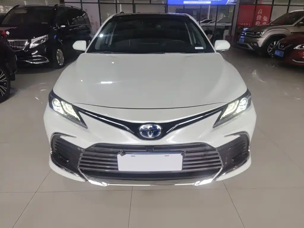 Toyota Camry 2024 — фото 3