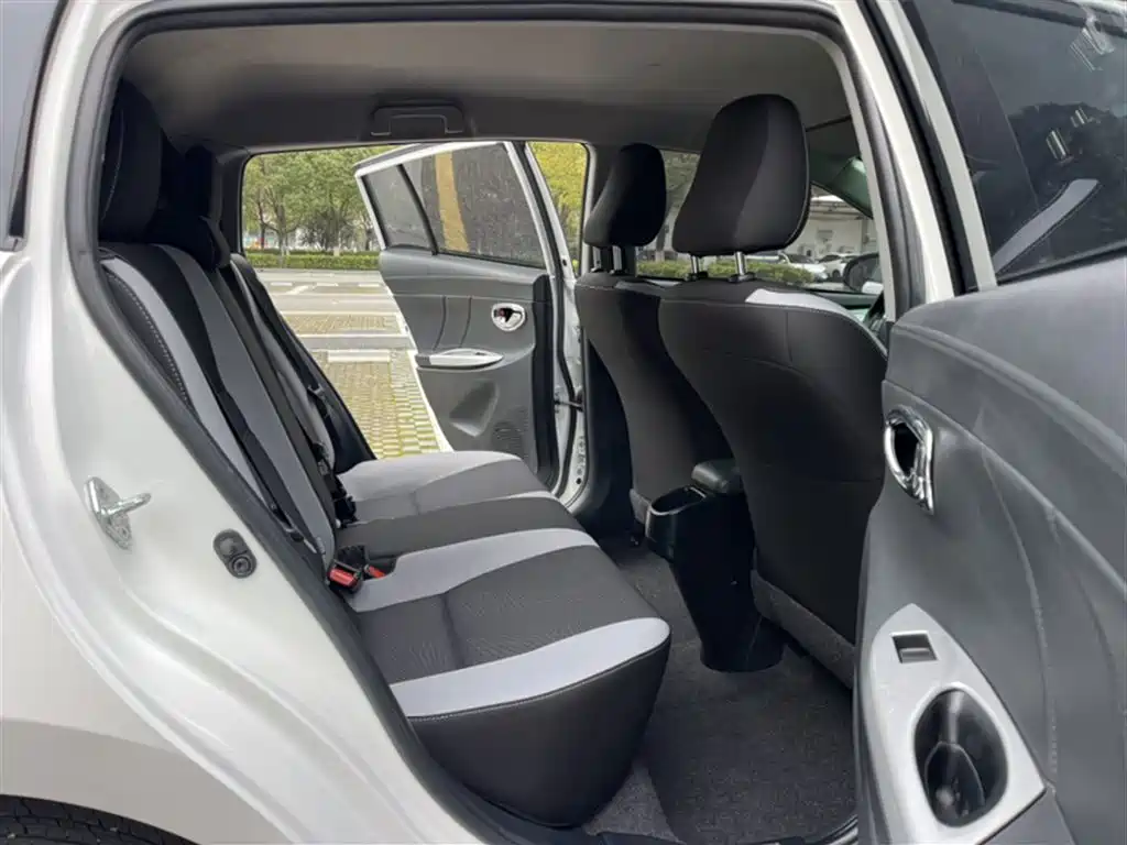 Toyota Yaris L 2021 — фото 16