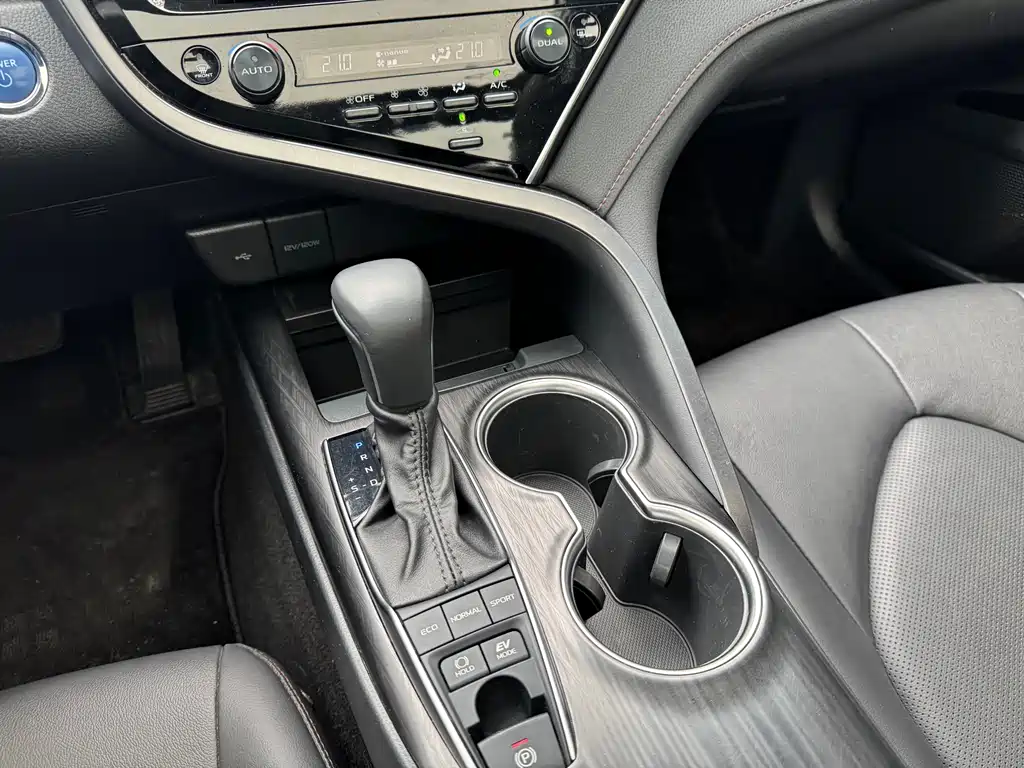 Toyota Camry 2022 — фото 14