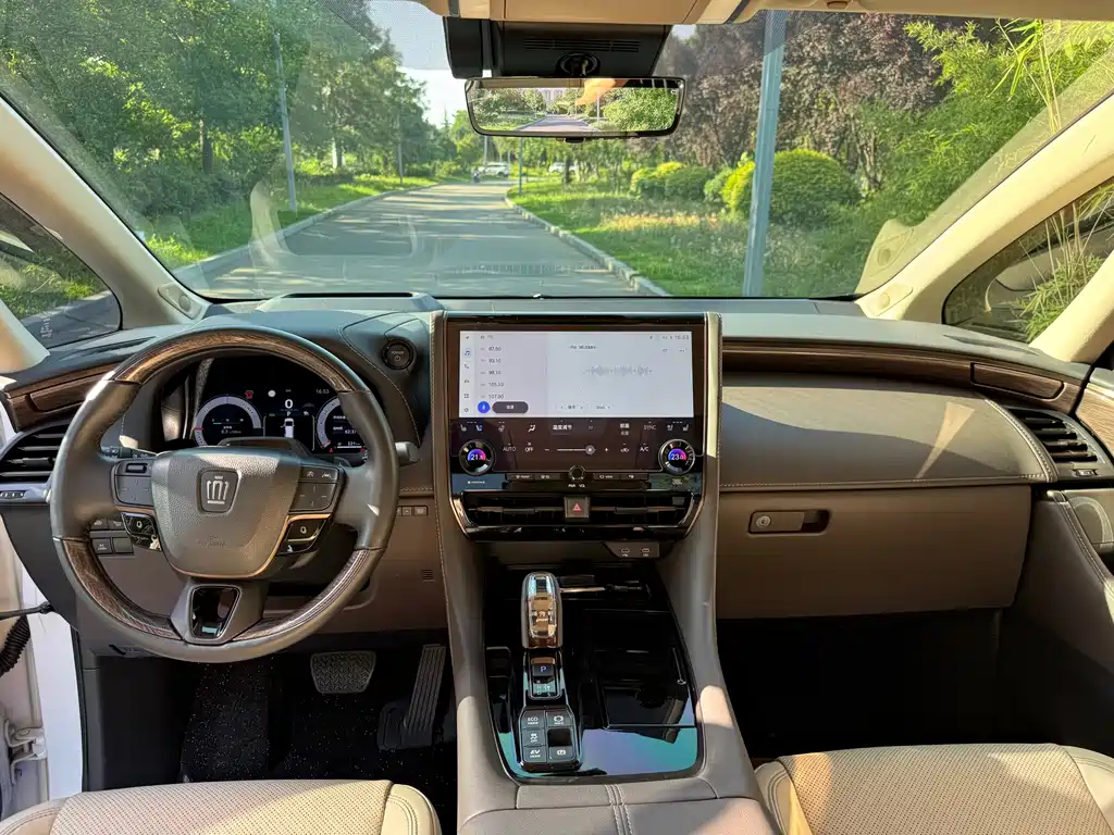 Toyota Vellfire 2023 — фото 6