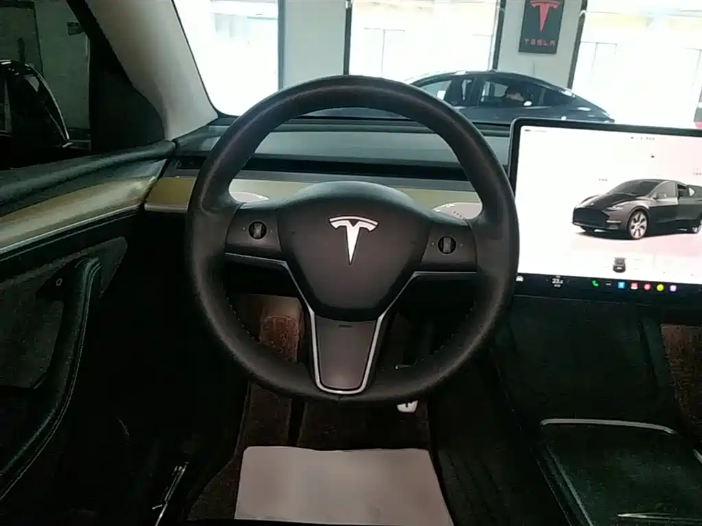 Tesla Model Y 2023 — фото 11
