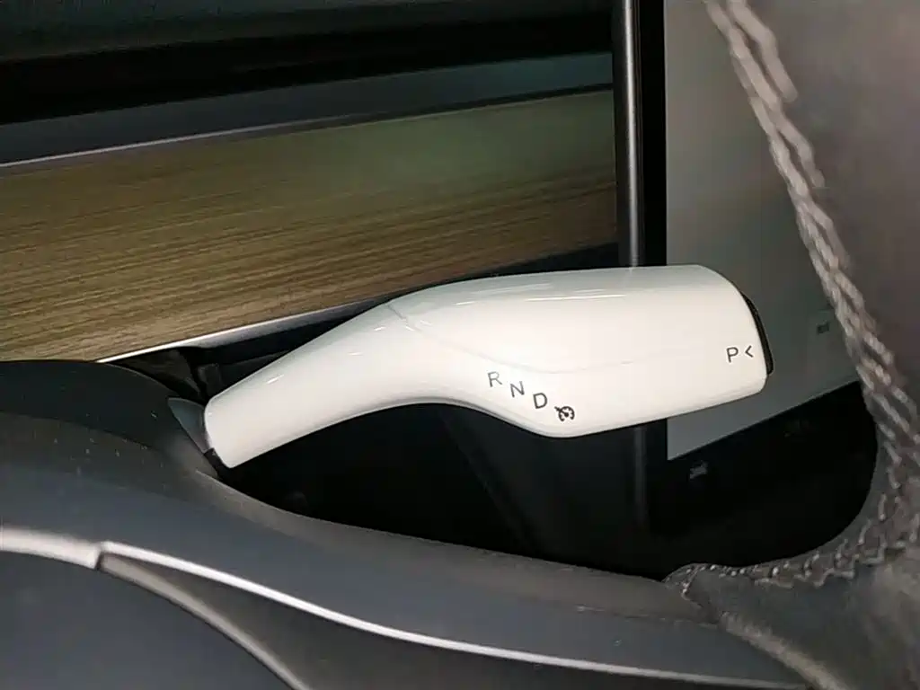 Tesla Model Y 2023 — фото 14