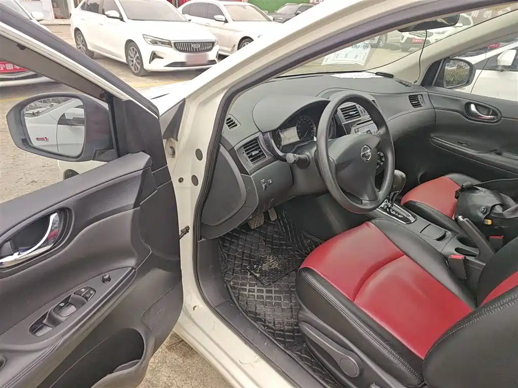 Nissan Tiida 2015 — фото 16