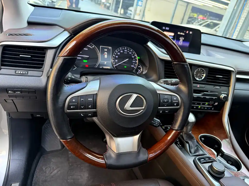 Lexus RX 2018 — фото 27