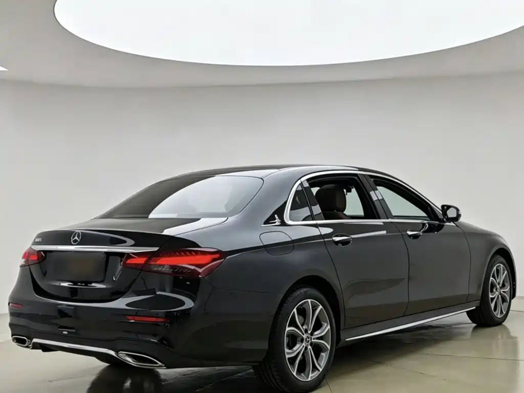 Mercedes-Benz E-Class 2023 — фото 13