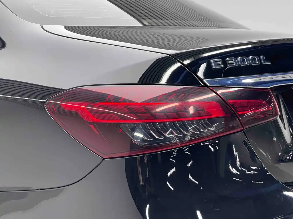 Mercedes-Benz E-Class 2021 — фото 17