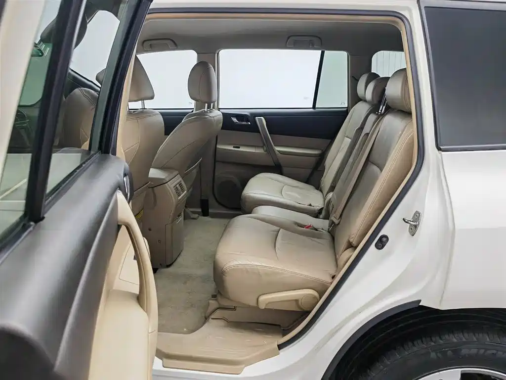 Toyota Highlander 2010 — фото 15