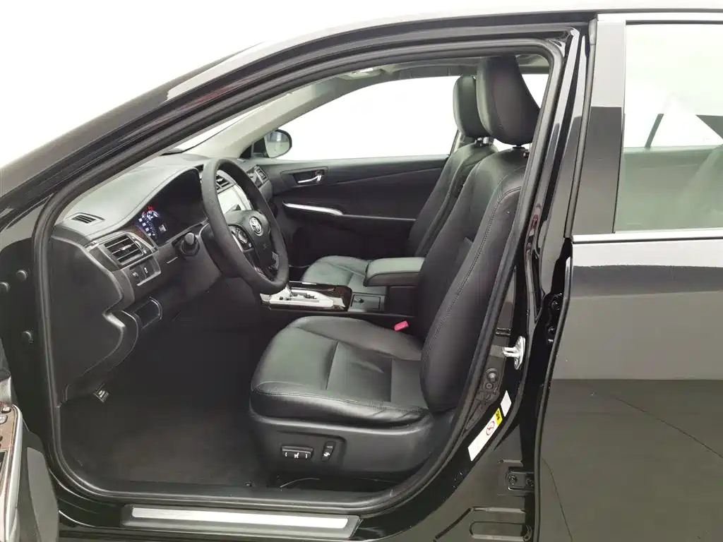 Toyota Camry 2016 — фото 10