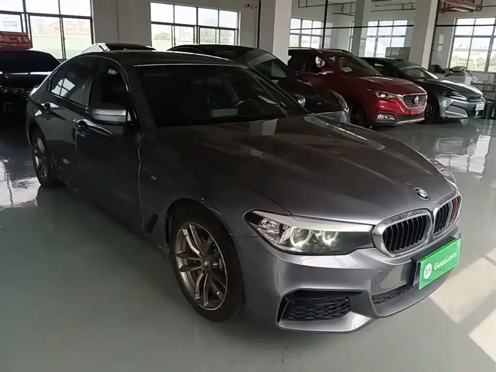 BMW 5 Series 2019 — фото 22