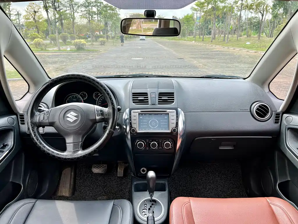 Suzuki SX4 2014 — фото 10