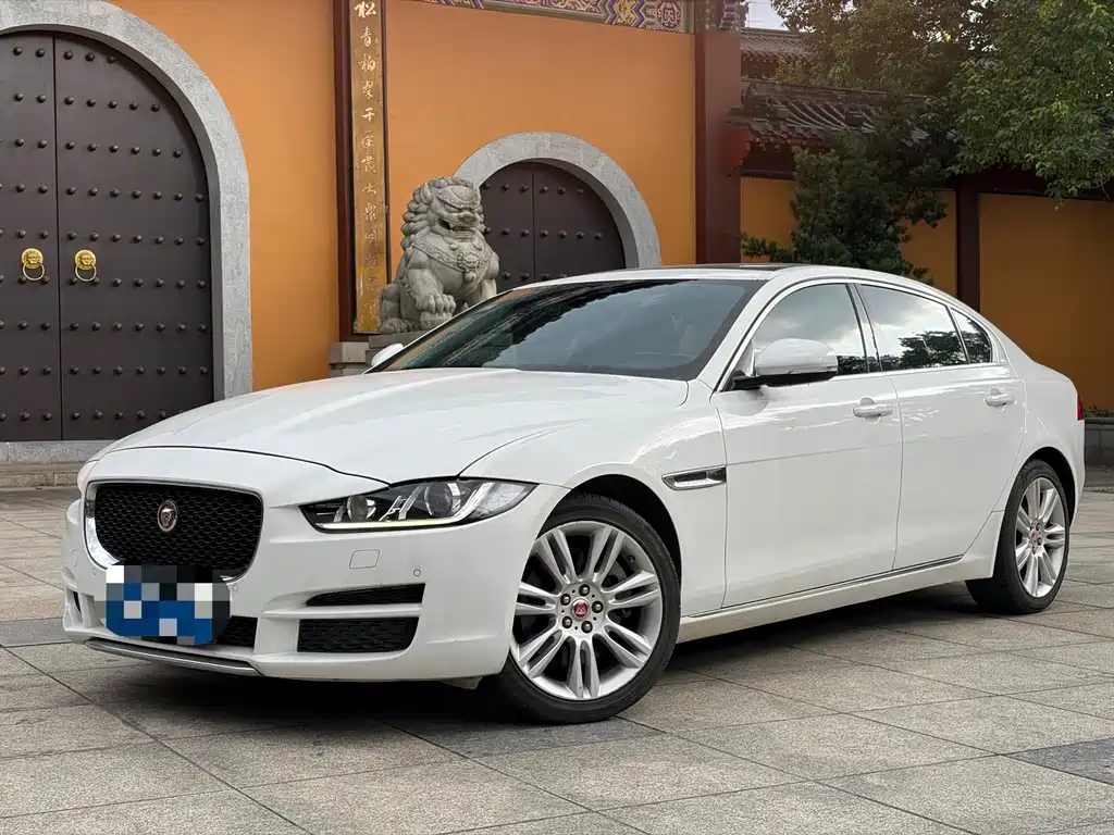 Jaguar XEL 2018 — фото 1