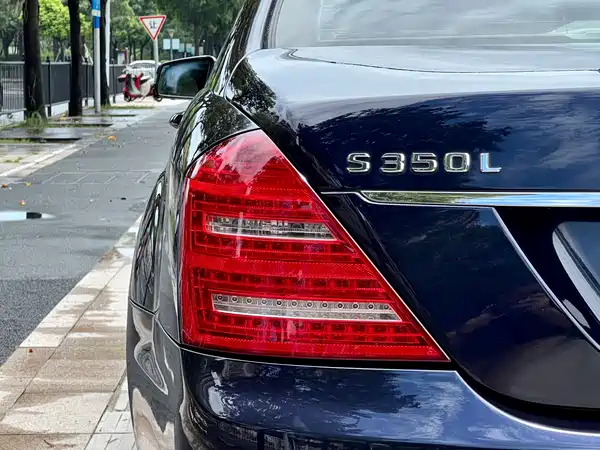 Mercedes-Benz S-Class 2011