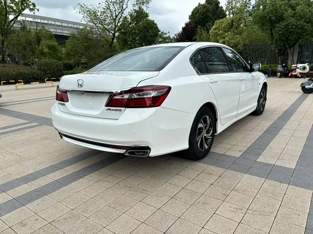 Honda Accord 2017 — фото 8