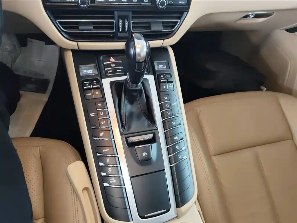 Porsche Macan 2020 — фото 14