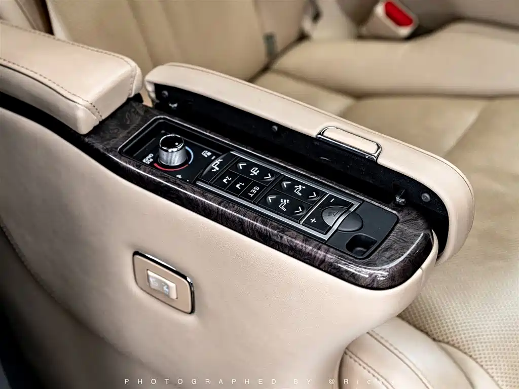 Toyota Alphard 2022 — фото 13