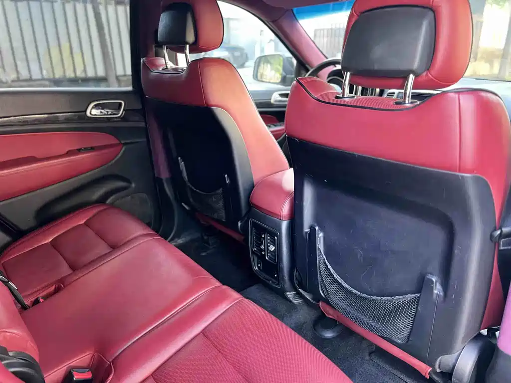 Jeep Grand Cherokee 2012 — фото 28