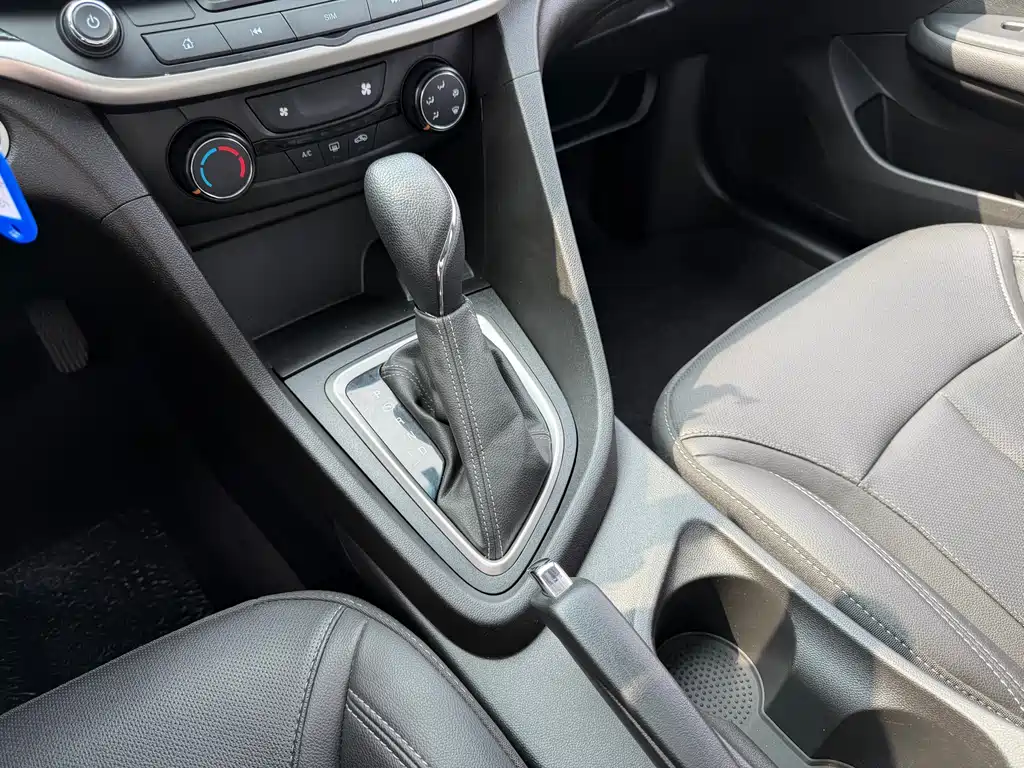 Buick Excelle 2022 — фото 20
