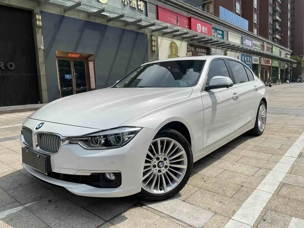 BMW 3 Series 2018 — фото 1