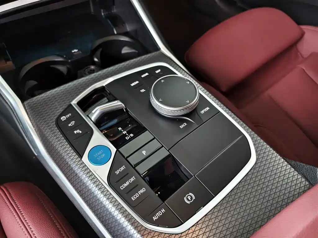 BMW i4 2025 — фото 9