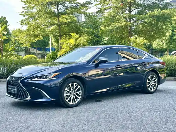 Lexus ES 2024