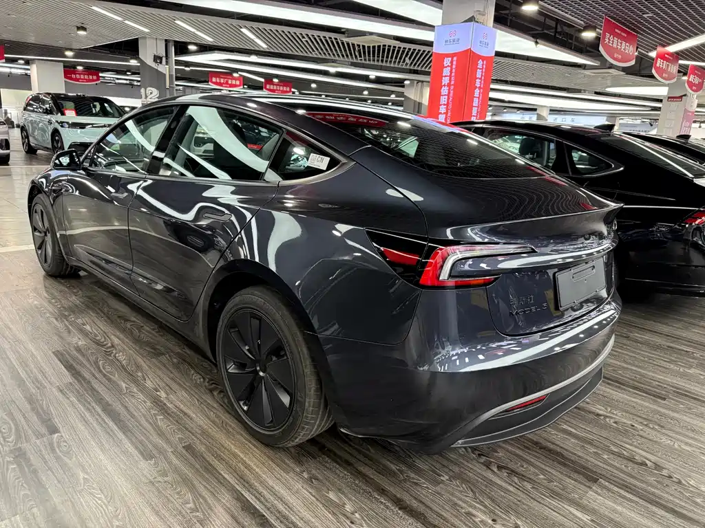 Tesla Model 3 2026 — фото 16
