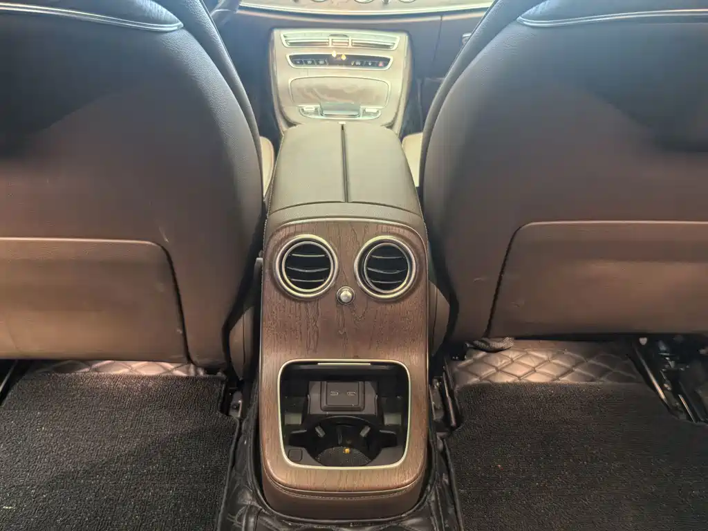 Mercedes-Benz E-Class 2022 — фото 11