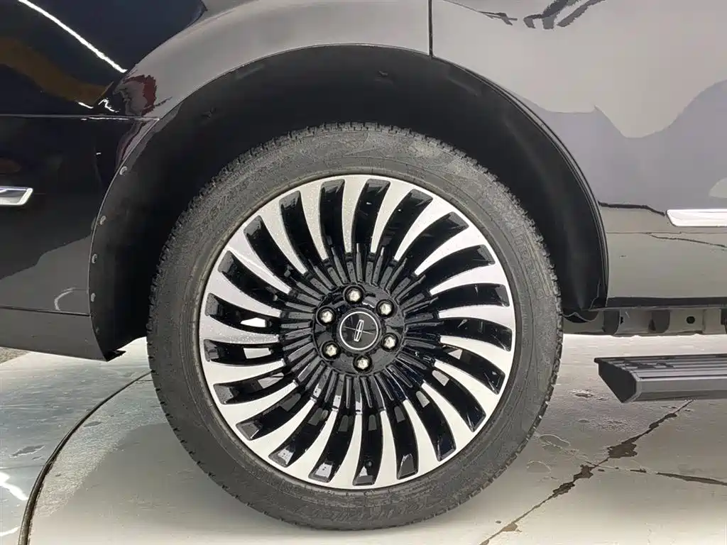 Lincoln Navigator 2020 — фото 11