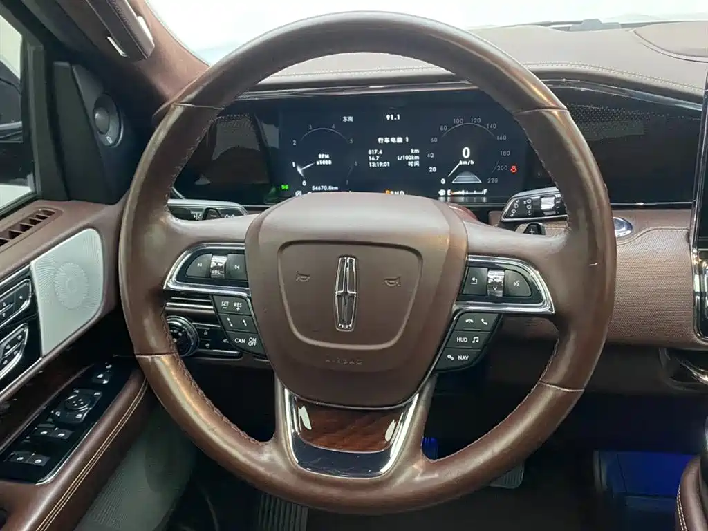 Lincoln Navigator 2020 — фото 15