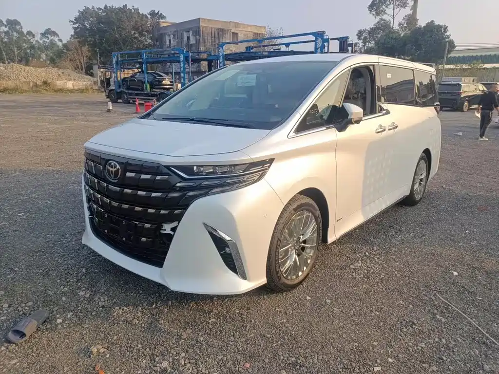 Toyota Alphard — фото 3