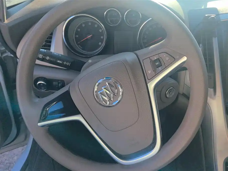 Buick Excelle 2012 — фото 15
