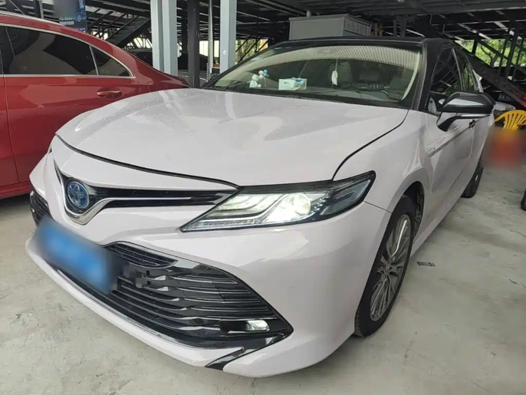 Toyota Camry 2018 — фото 2