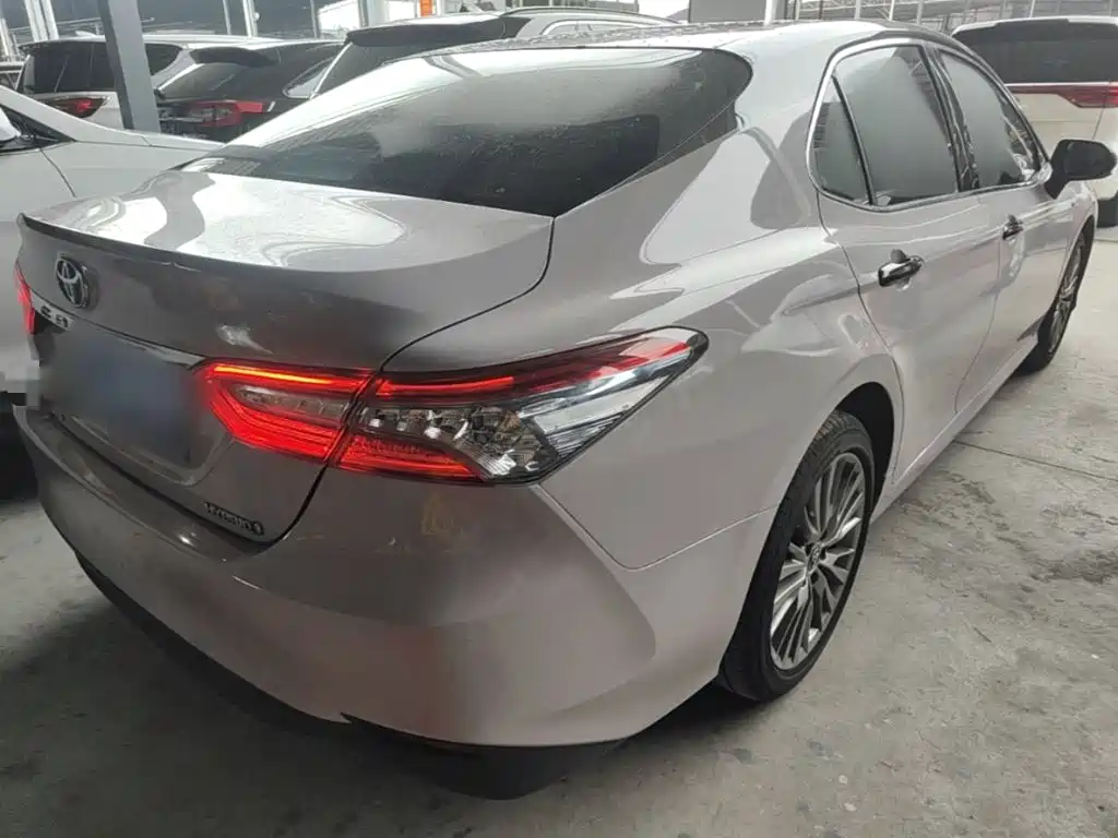 Toyota Camry 2018 — фото 7