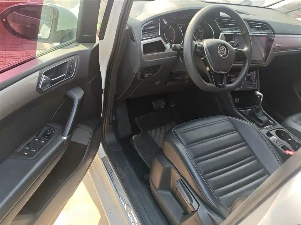 Volkswagen Touran 2018 — фото 16