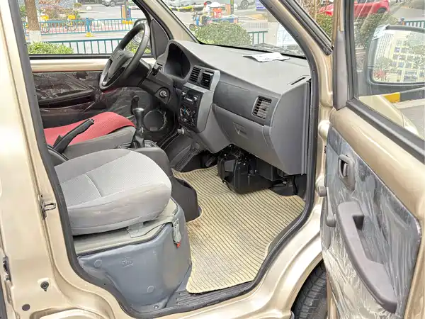 Wuling Rongguang 2017