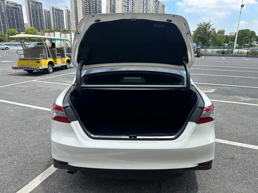 Toyota Camry 2019 — фото 15