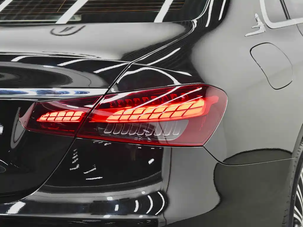 Mercedes-Benz E-Class 2022 — фото 9