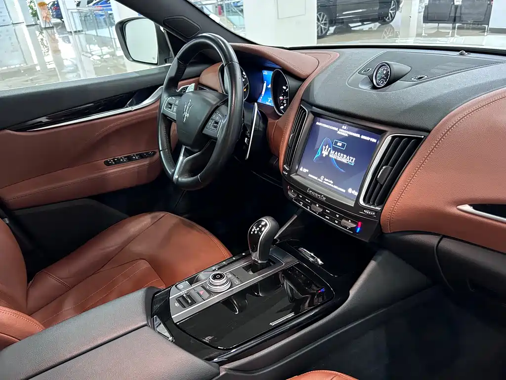 Maserati Levante 2019 — фото 16