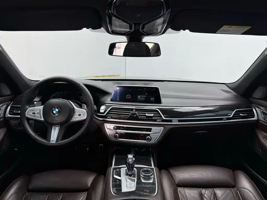 BMW 7 Series 2019 — фото 19