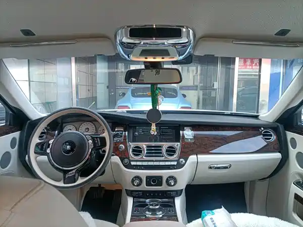 Rolls-Royce Ghost 2010