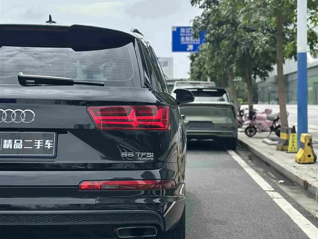 Audi Q7 2018 — фото 11