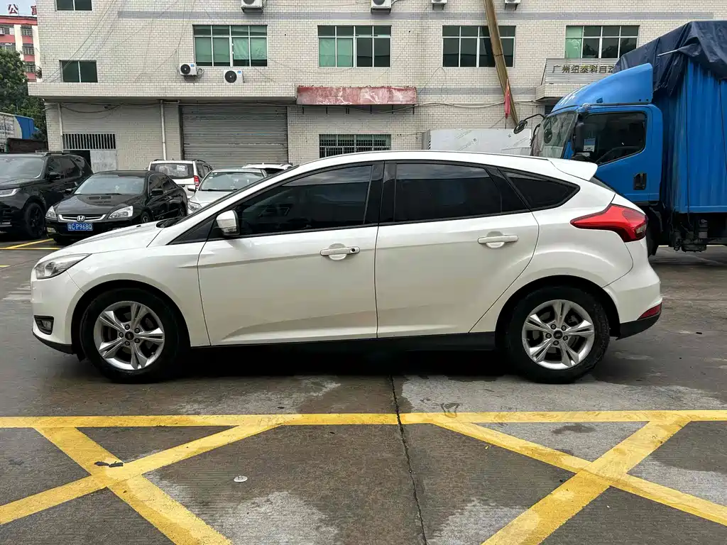 Ford Focus 2017 — фото 19