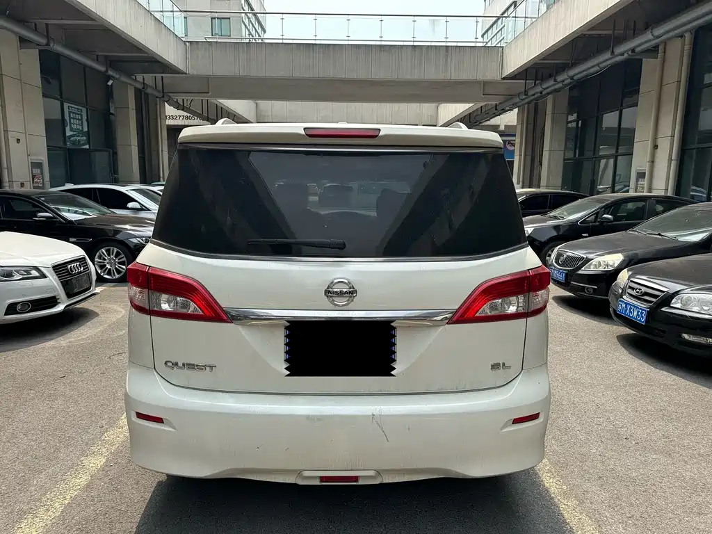 Nissan Quest 2017 — фото 21
