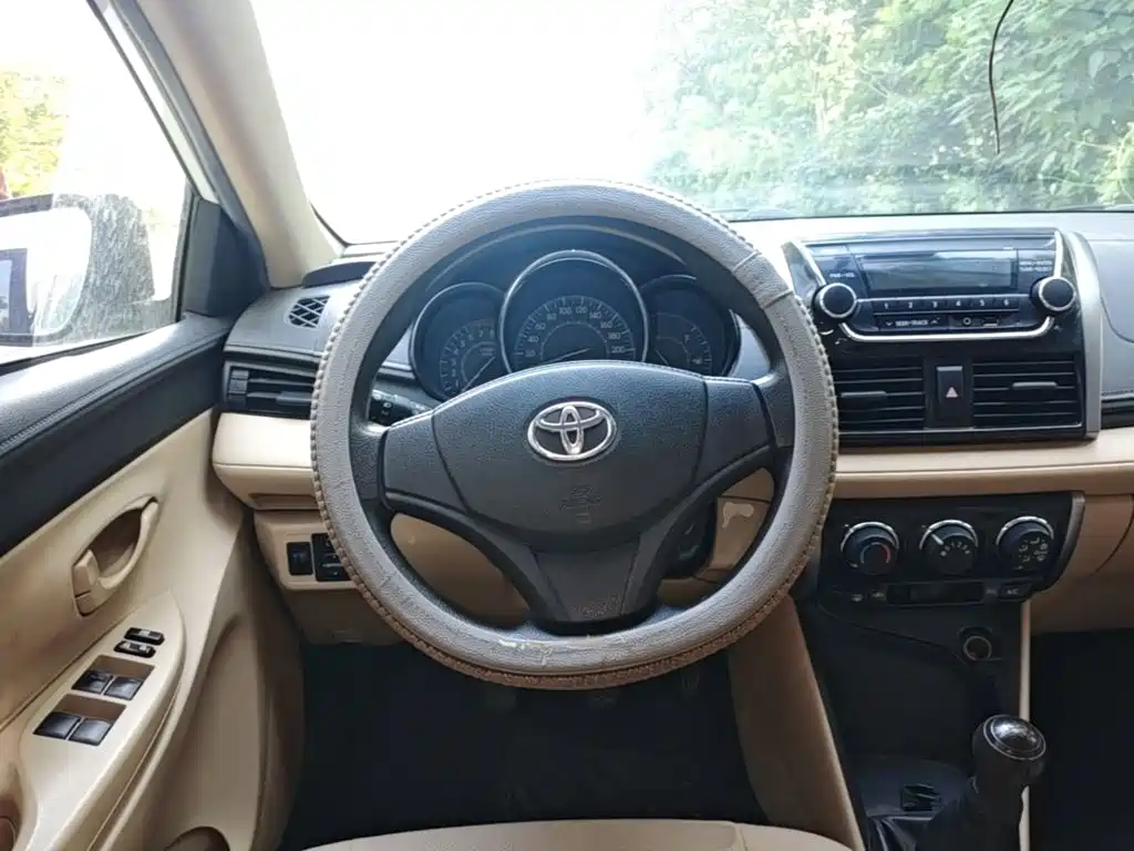Toyota Vios 2015 — фото 11
