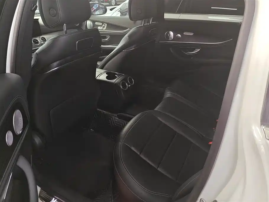 Mercedes-Benz E-Class 2019 — фото 11