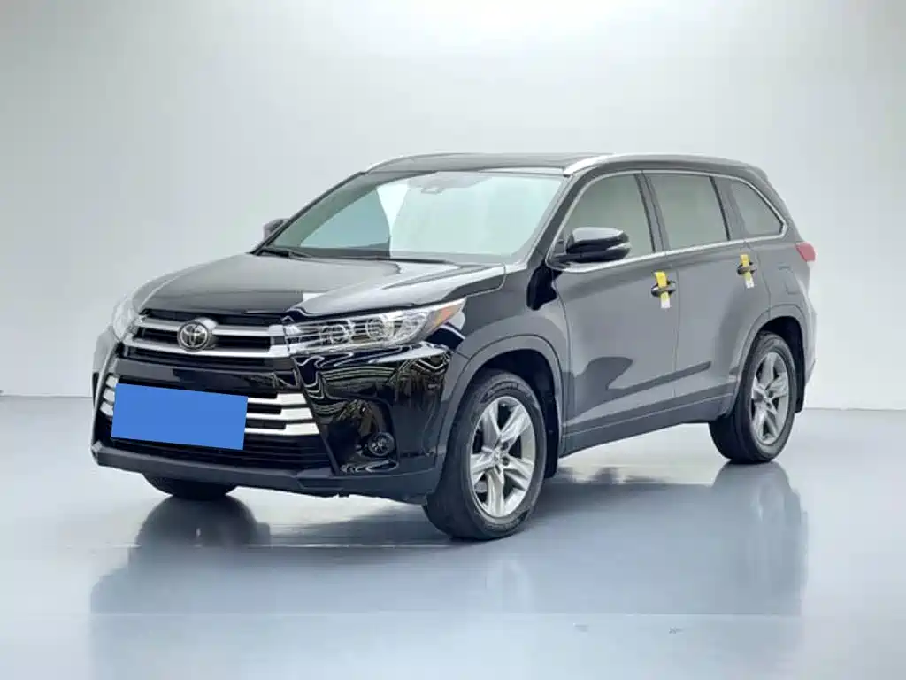 Toyota Highlander 2021 — фото 1