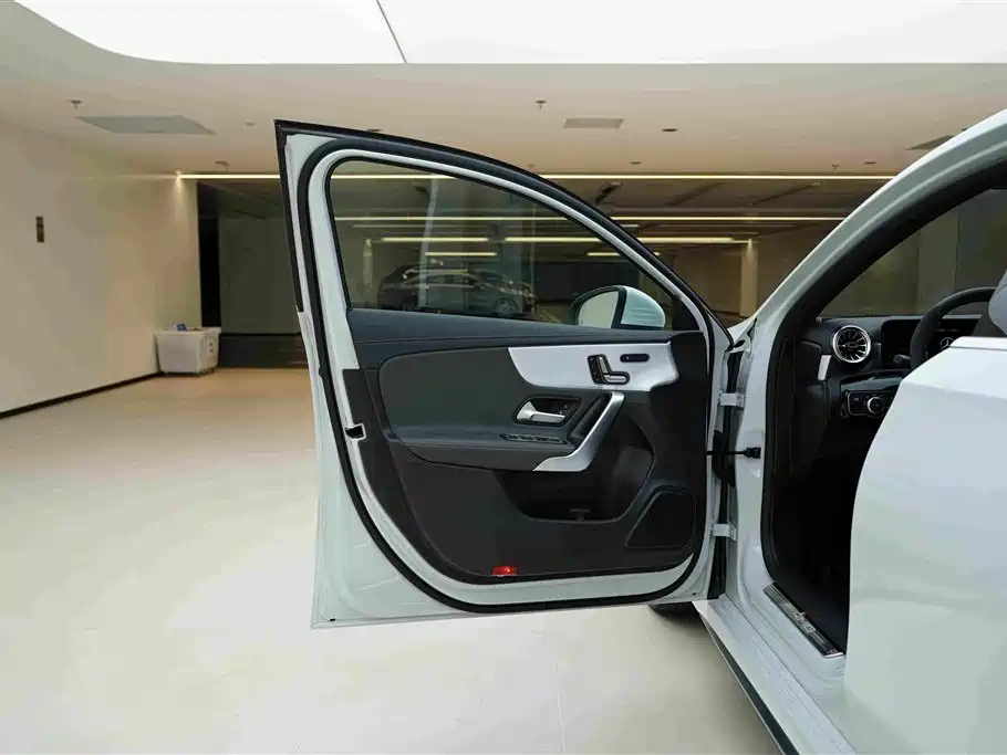 Mercedes-Benz A-Class AMG 2023 — фото 15