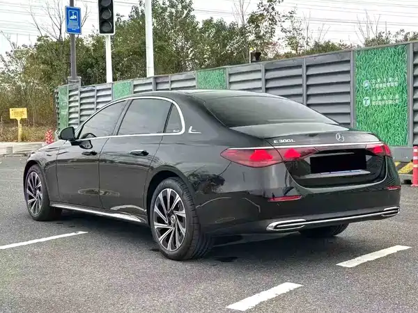 Mercedes-Benz E-Class 2024