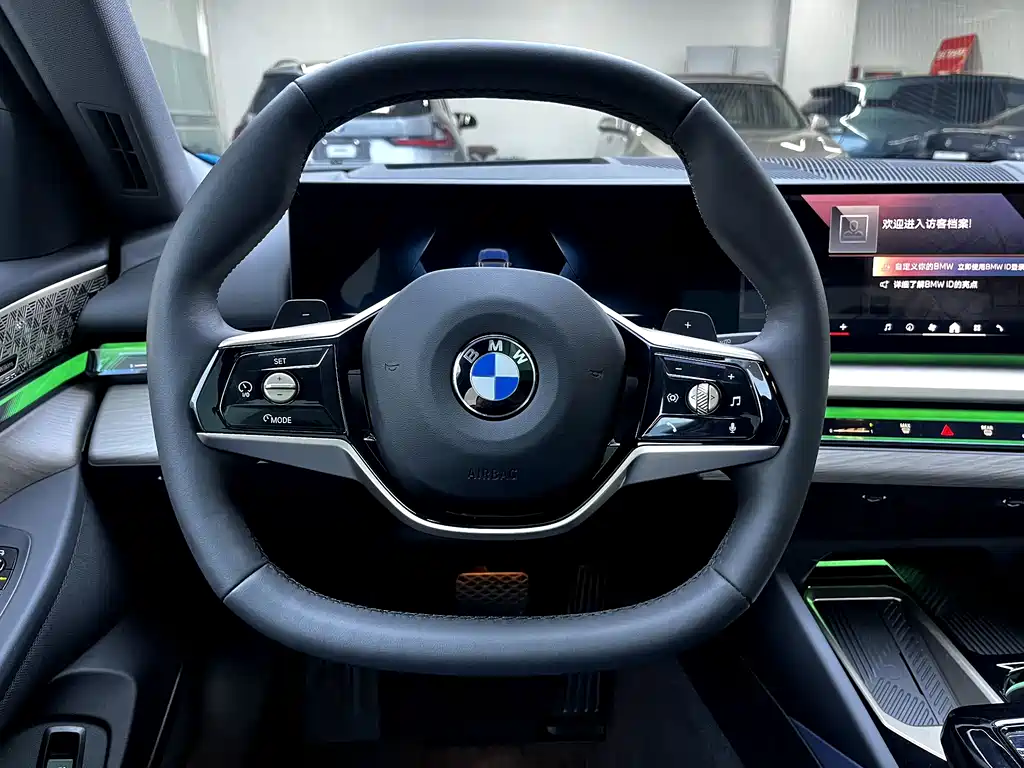 BMW 5 Series — фото 13